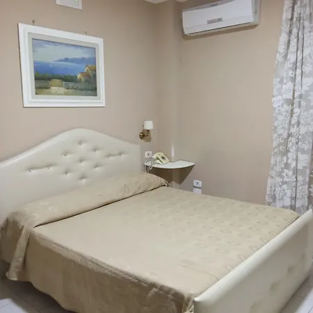 Federico Ii 3* نابولي